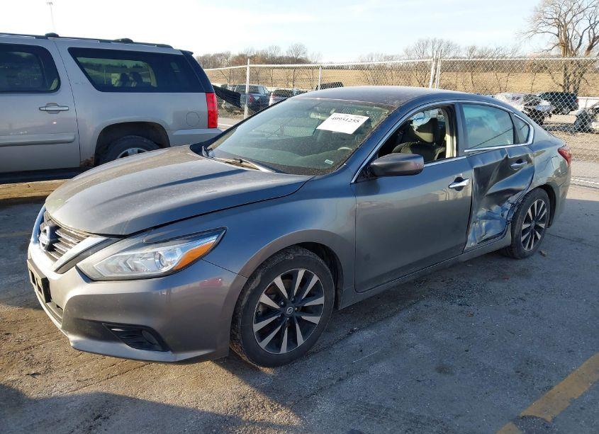Photo 2 of 2018 Nissan Altima 2.5 SV (VIN 1N4AL3AP9JC212409)