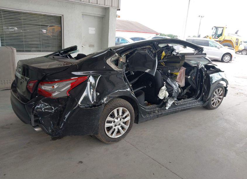 Photo 4 of 2018 Nissan Altima 2.5 S (VIN 1N4AL3AP9JC223717)