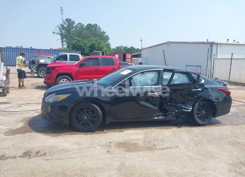 Photo 14 of 2018 Nissan Altima 2.5 SR (VIN 1N4AL3AP9JC234118)