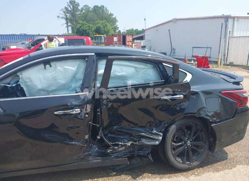 Photo 6 of 2018 Nissan Altima 2.5 SR (VIN 1N4AL3AP9JC234118)