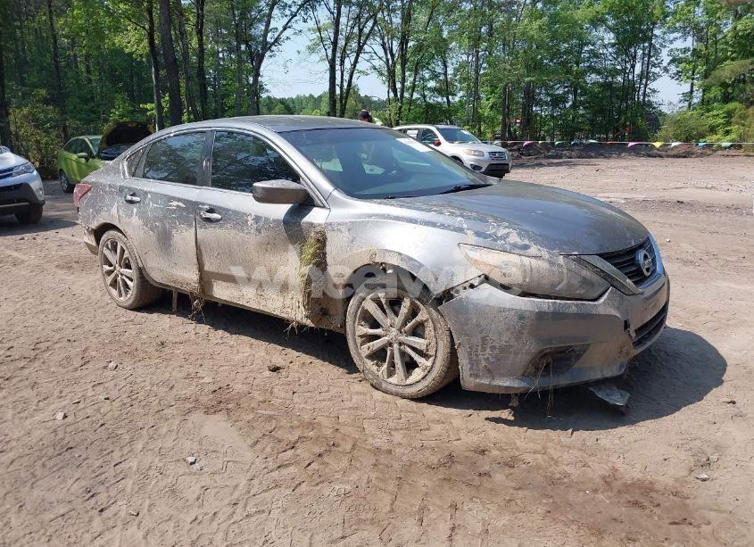 2018 Nissan Altima 2.5 SR (VIN 1N4AL3AP9JC234166) main photo