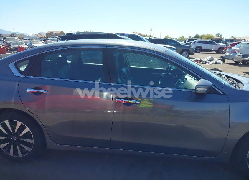 Photo 13 of 2018 Nissan Altima 2.5 SL (VIN 1N4AL3AP9JC236385)