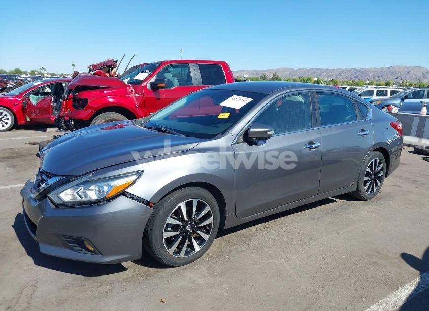 Photo 2 of 2018 Nissan Altima 2.5 SL (VIN 1N4AL3AP9JC236385)