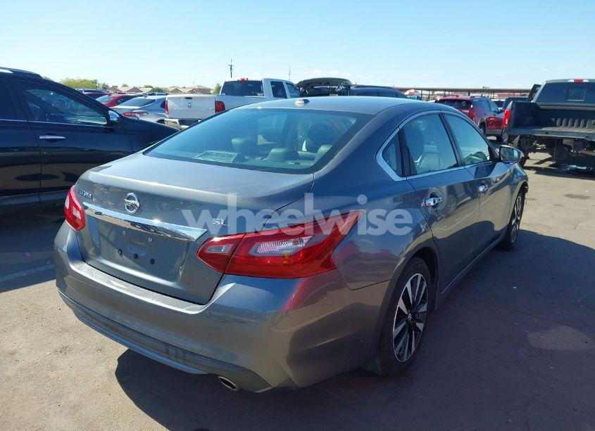 Photo 4 of 2018 Nissan Altima 2.5 SL (VIN 1N4AL3AP9JC236385)