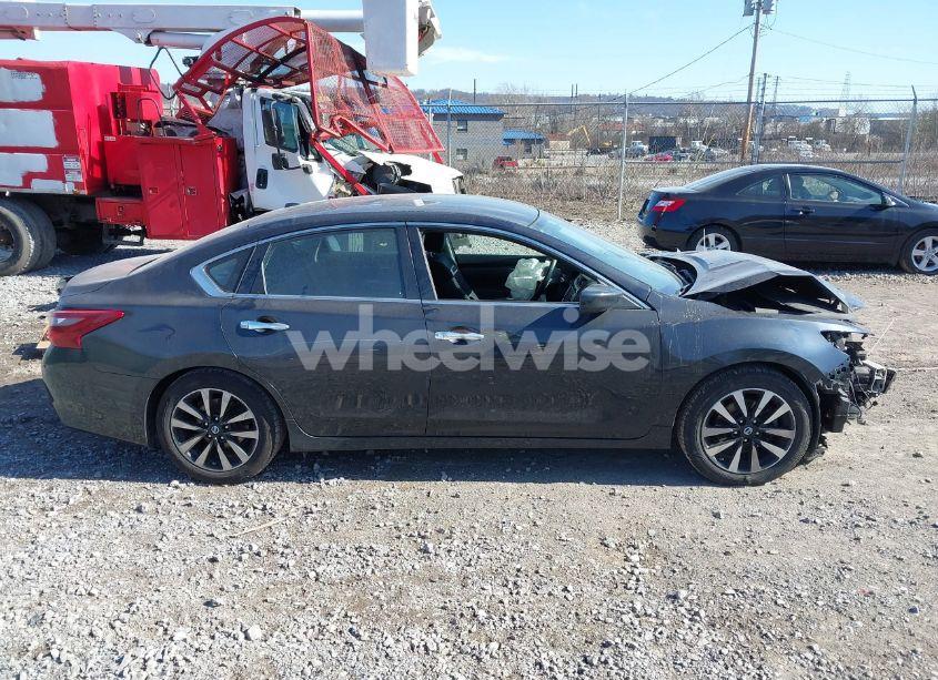 Photo 13 of 2018 Nissan Altima 2.5 SV (VIN 1N4AL3AP9JC239996)