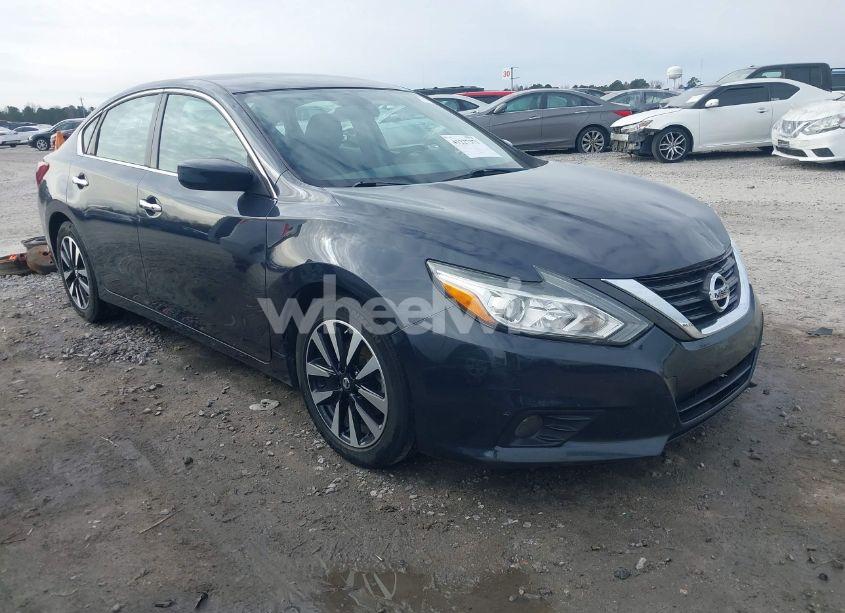 2018 Nissan Altima 2.5 SV (VIN 1N4AL3AP9JC240551) main photo