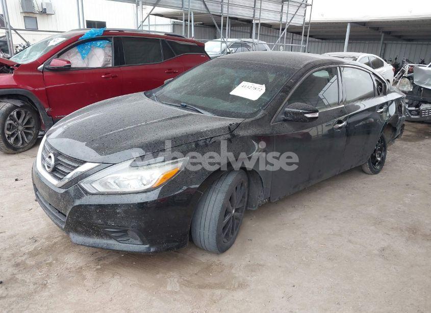 Photo 2 of 2018 Nissan Altima 2.5 SL (VIN 1N4AL3AP9JC248276)