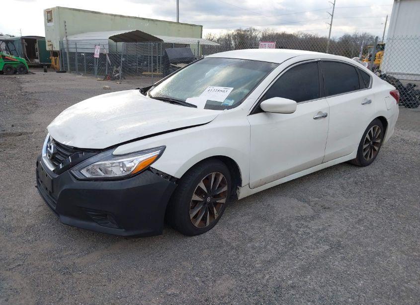 Photo 2 of 2018 Nissan Altima 2.5 SV (VIN 1N4AL3APOJC269663)