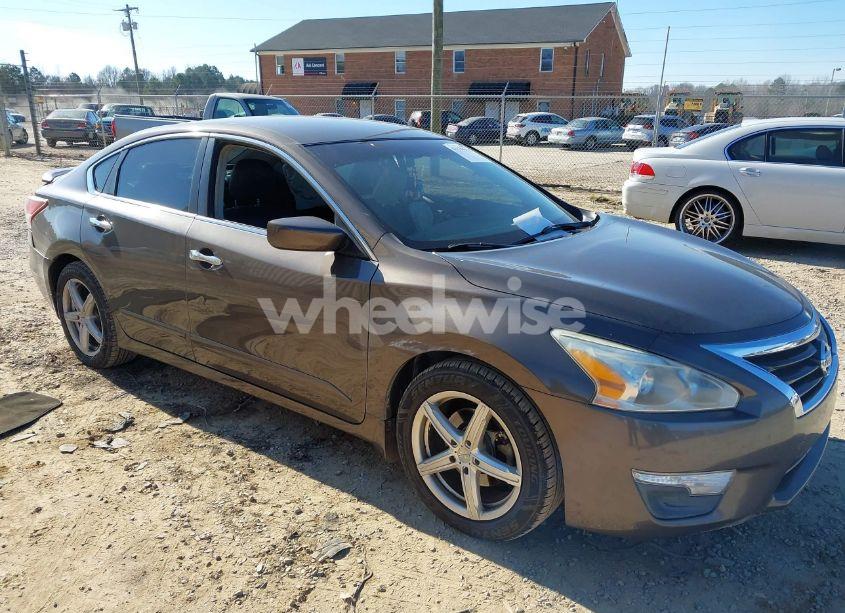 2013 Nissan Altima 2.5 SV (VIN 1N4AL3APXDN588190) main photo