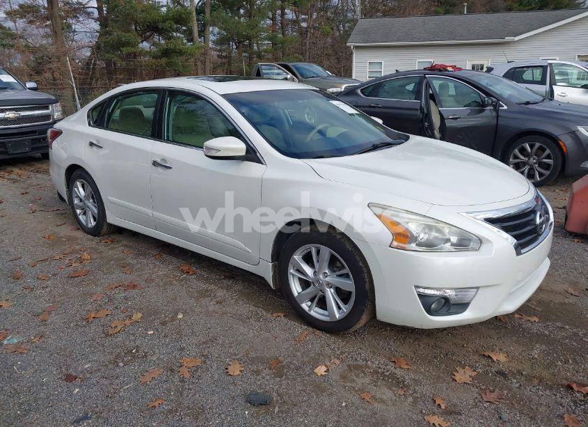 2015 Nissan Altima 2.5 SV (VIN 1N4AL3APXFC102699) main photo