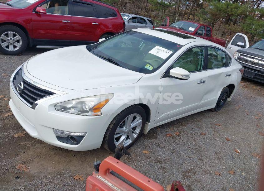 Photo 2 of 2015 Nissan Altima 2.5 SV (VIN 1N4AL3APXFC102699)