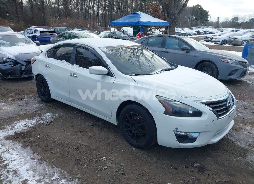 2015 Nissan Altima 2.5 S (VIN 1N4AL3APXFC128008) main photo
