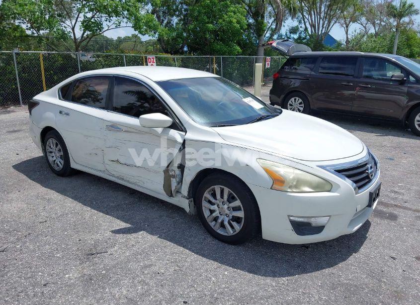 2015 Nissan Altima 2.5 S (VIN 1N4AL3APXFC294500) main photo