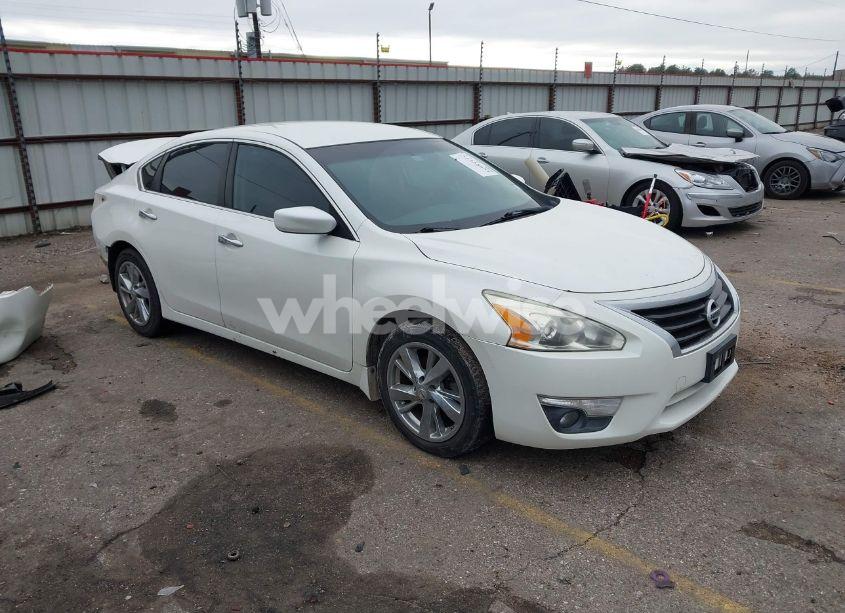 2015 Nissan Altima 2.5 SV (VIN 1N4AL3APXFC420290) main photo
