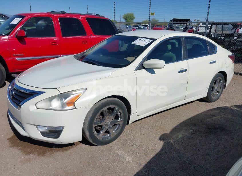 Photo 2 of 2015 Nissan Altima 2.5 S (VIN 1N4AL3APXFC464919)