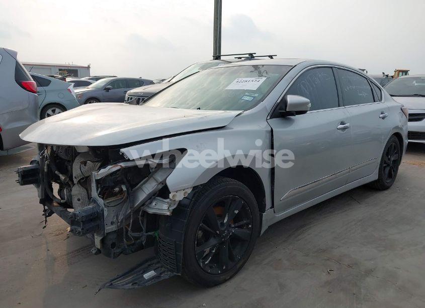 Photo 2 of 2015 Nissan Altima 2.5 SV (VIN 1N4AL3APXFC480070)