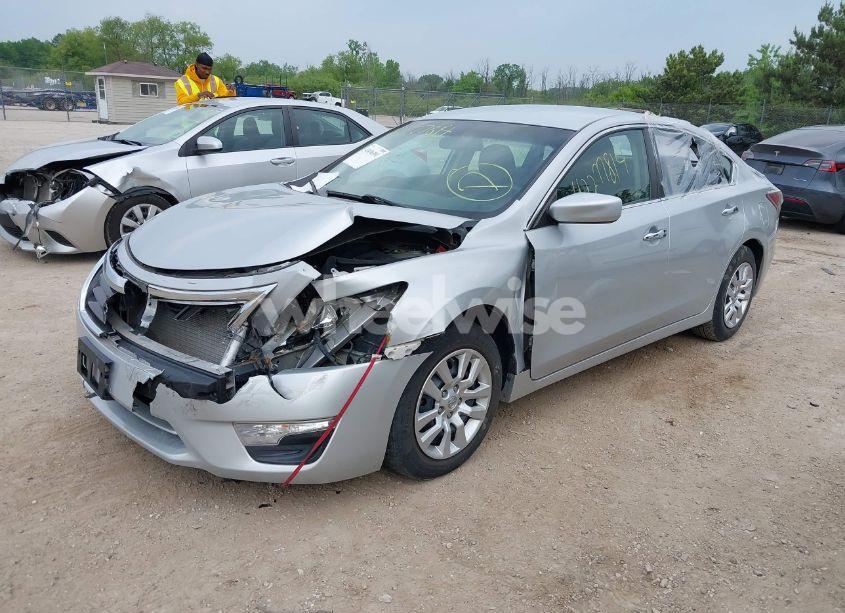 Photo 2 of 2015 Nissan Altima 2.5/2.5 S/2.5 SL/2.5 SV (VIN 1N4AL3APXFN874317)