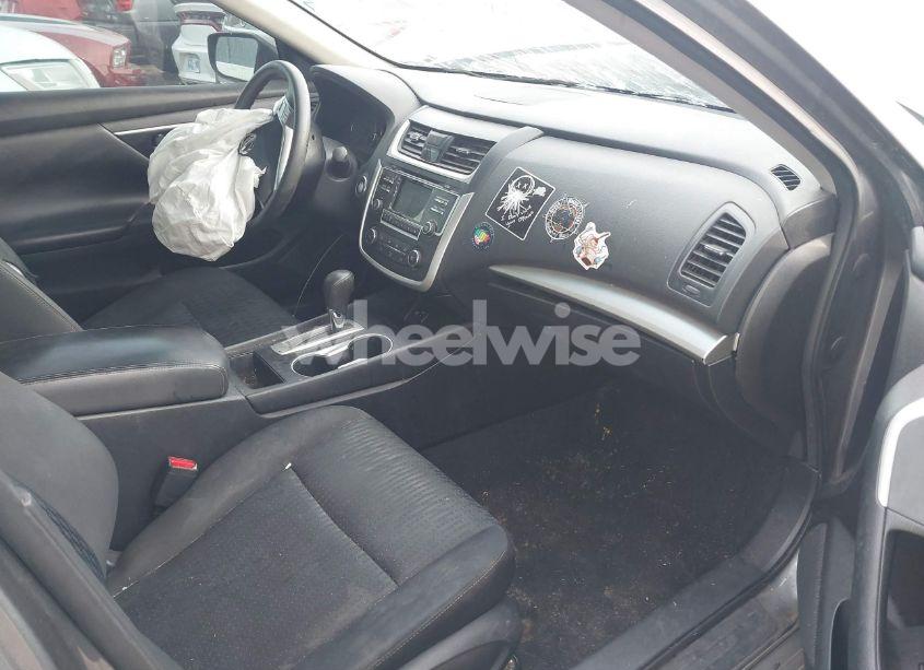 Photo 5 of 2016 Nissan Altima 2.5/2.5 S/2.5 SL/2.5 SR/2.5 SV (VIN 1N4AL3APXGC195953)