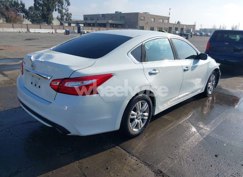 Photo 4 of 2016 Nissan Altima 2.5/2.5 S/2.5 SL/2.5 SR/2.5 SV (VIN 1N4AL3APXGC201542)