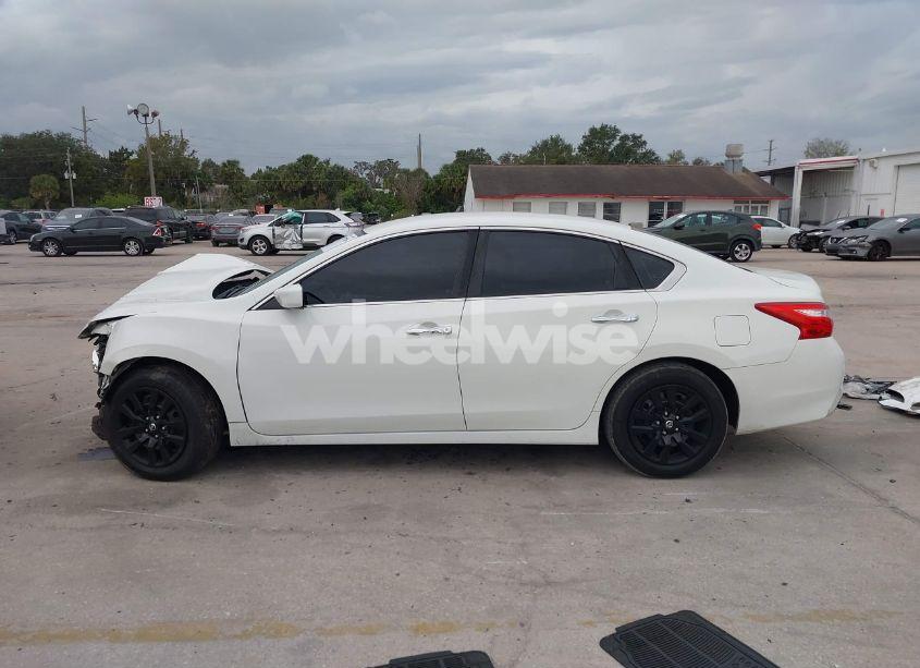 Photo 15 of 2016 Nissan Altima 2.5/2.5 S/2.5 SL/2.5 SR/2.5 SV (VIN 1N4AL3APXGC226408)