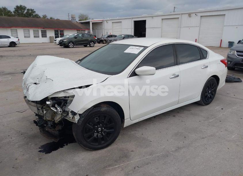 Photo 2 of 2016 Nissan Altima 2.5/2.5 S/2.5 SL/2.5 SR/2.5 SV (VIN 1N4AL3APXGC226408)