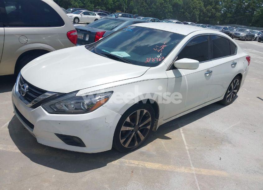 Photo 2 of 2016 Nissan Altima 2.5 SR (VIN 1N4AL3APXGN318462)