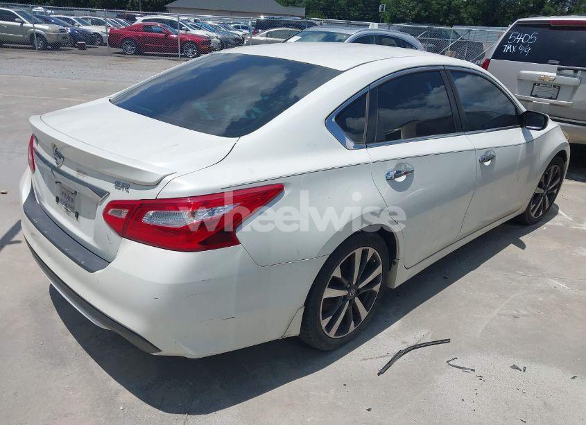 Photo 4 of 2016 Nissan Altima 2.5 SR (VIN 1N4AL3APXGN318462)