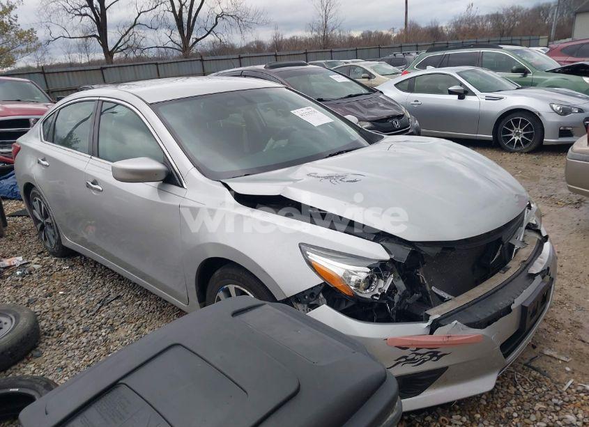 2017 Nissan Altima 2.5 SV (VIN 1N4AL3APXHC110661) main photo