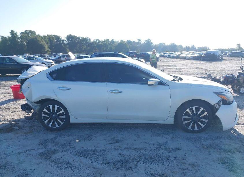Photo 14 of 2017 Nissan Altima 2.5/2.5 S/2.5 SL/2.5 SR/2.5 SV (VIN 1N4AL3APXHC112586)