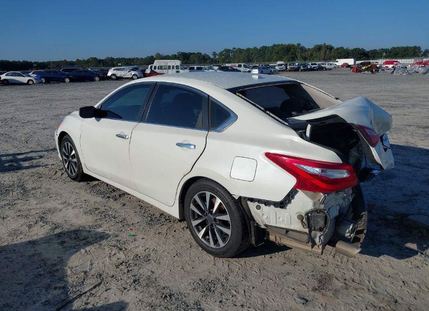 Photo 3 of 2017 Nissan Altima 2.5/2.5 S/2.5 SL/2.5 SR/2.5 SV (VIN 1N4AL3APXHC112586)