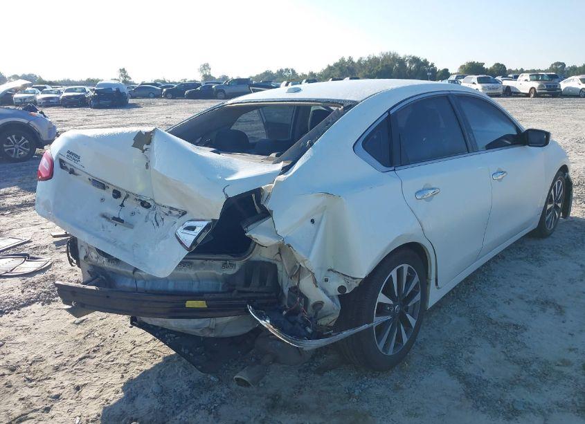 Photo 6 of 2017 Nissan Altima 2.5/2.5 S/2.5 SL/2.5 SR/2.5 SV (VIN 1N4AL3APXHC112586)