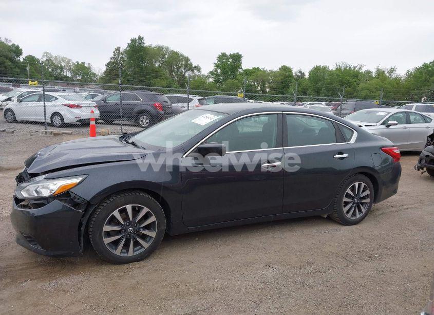 Photo 14 of 2017 Nissan Altima 2.5/2.5 S/2.5 SL/2.5 SR/2.5 SV (VIN 1N4AL3APXHC113611)