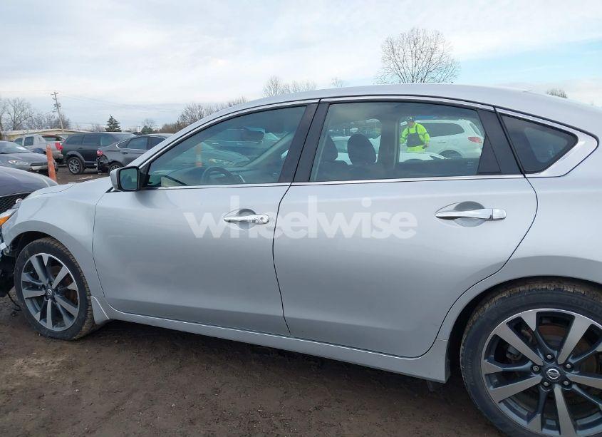 Photo 14 of 2017 Nissan Altima 2.5 SR (VIN 1N4AL3APXHC120364)