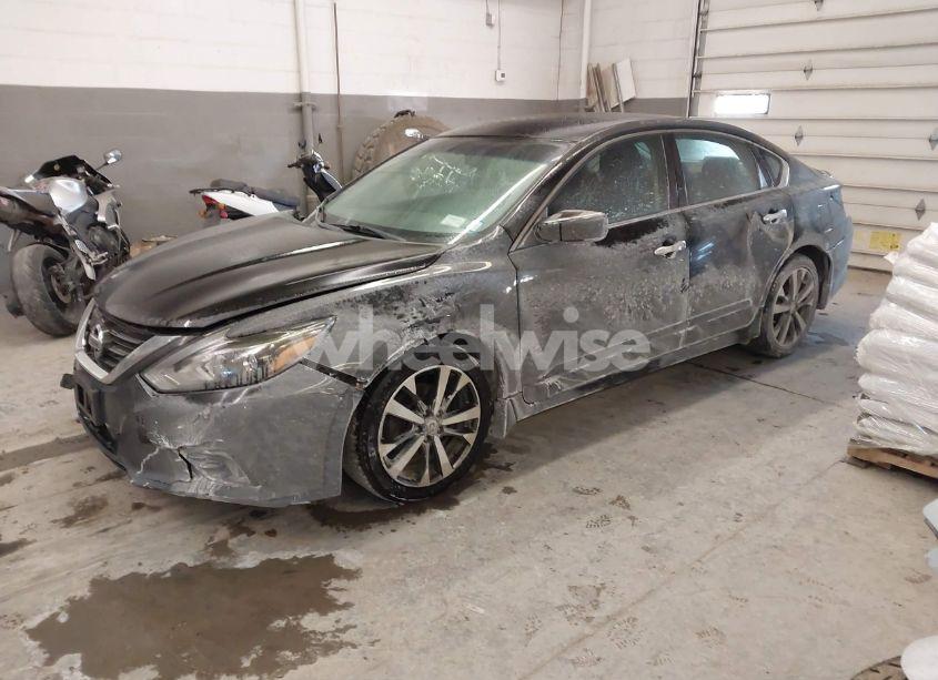 Photo 2 of 2017 Nissan Altima 2.5 SR (VIN 1N4AL3APXHC141621)