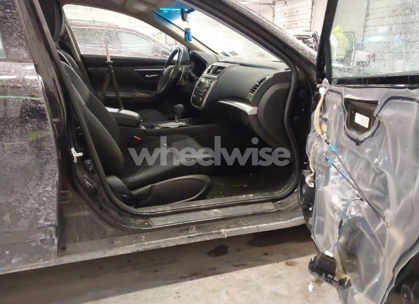 Photo 5 of 2017 Nissan Altima 2.5 SR (VIN 1N4AL3APXHC141621)