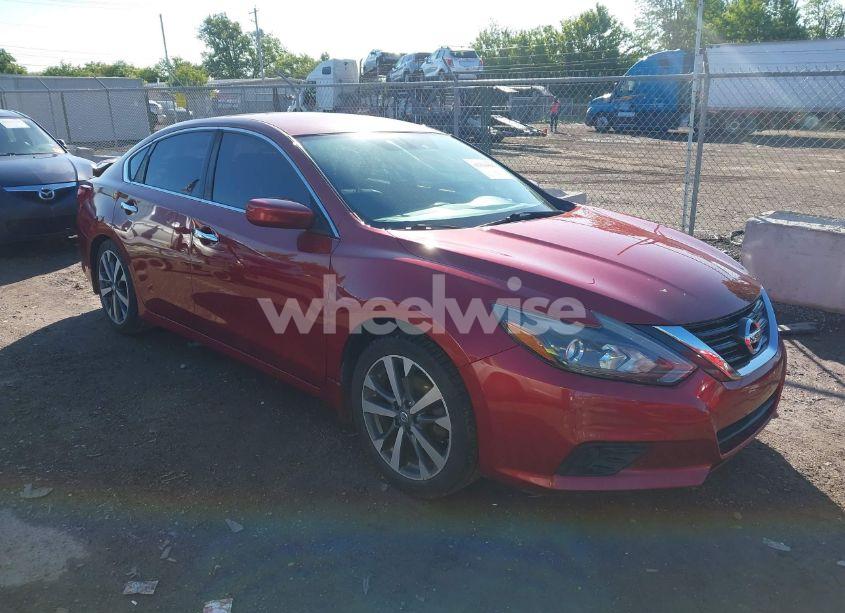 2017 Nissan Altima 2.5 SR (VIN 1N4AL3APXHC143479) main photo