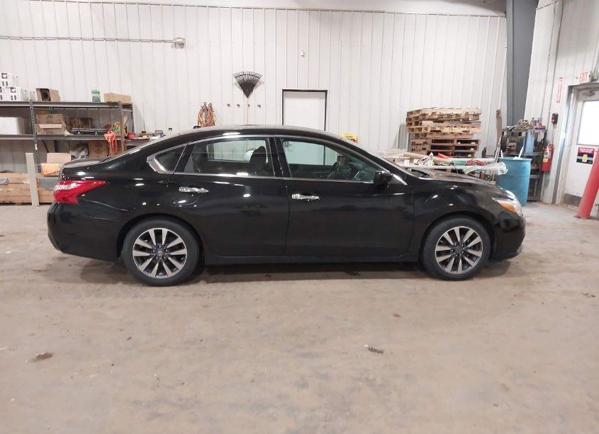Photo 13 of 2017 Nissan Altima 2.5 SV (VIN 1N4AL3APXHC162582)