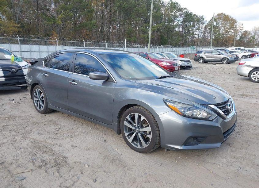 2017 Nissan Altima 2.5 SR (VIN 1N4AL3APXHC167992) main photo