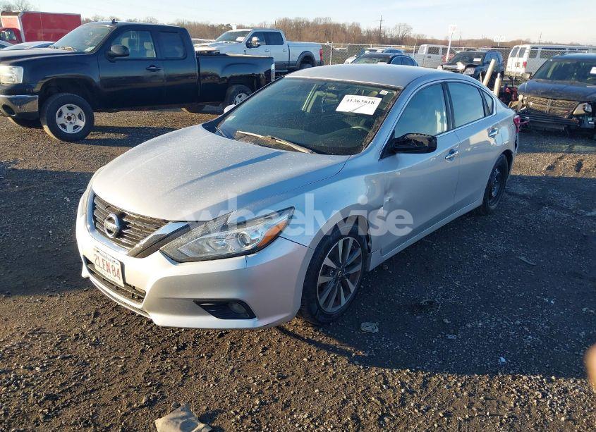 Photo 2 of 2017 Nissan Altima 2.5 SV (VIN 1N4AL3APXHC210873)