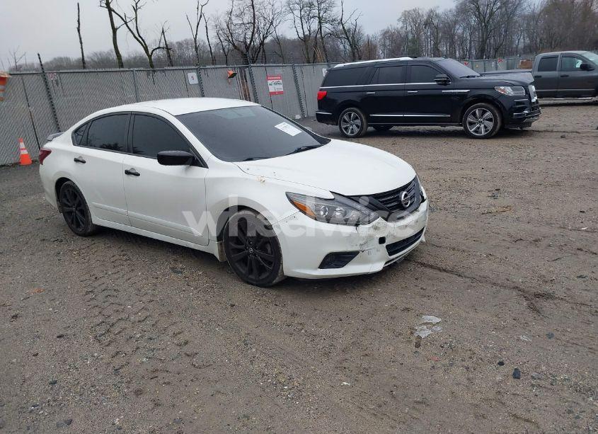 2017 Nissan Altima 2.5 SR (VIN 1N4AL3APXHC212977) main photo
