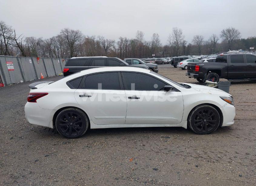 Photo 13 of 2017 Nissan Altima 2.5 SR (VIN 1N4AL3APXHC212977)