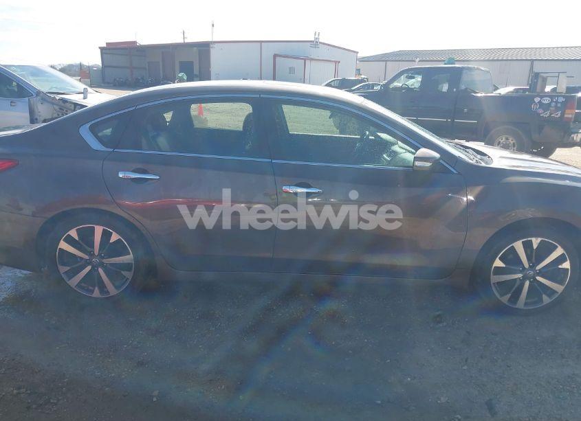 Photo 13 of 2017 Nissan Altima 2.5 SL (VIN 1N4AL3APXHC214163)