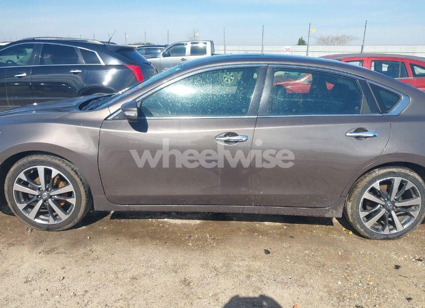 Photo 14 of 2017 Nissan Altima 2.5 SL (VIN 1N4AL3APXHC214163)