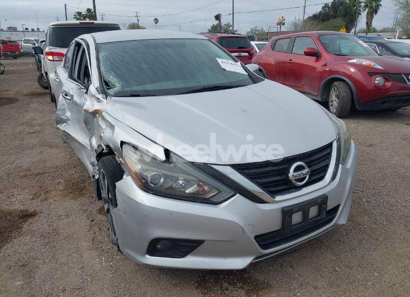 2017 Nissan Altima 2.5 SR (VIN 1N4AL3APXHC272015) main photo