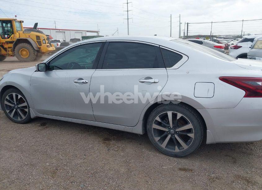 Photo 13 of 2017 Nissan Altima 2.5 SR (VIN 1N4AL3APXHC272015)