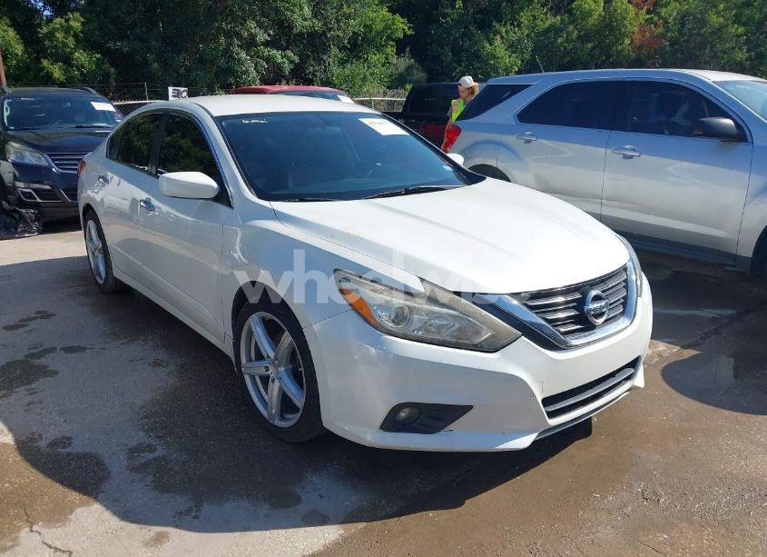 2017 Nissan Altima 2.5 SR (VIN 1N4AL3APXHN303459) main photo