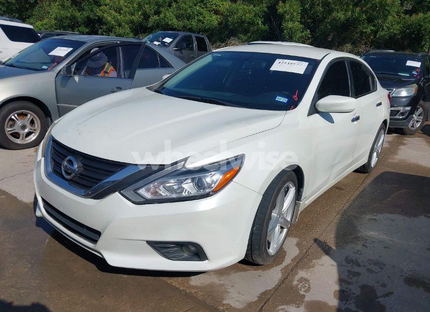 Photo 2 of 2017 Nissan Altima 2.5 SR (VIN 1N4AL3APXHN303459)