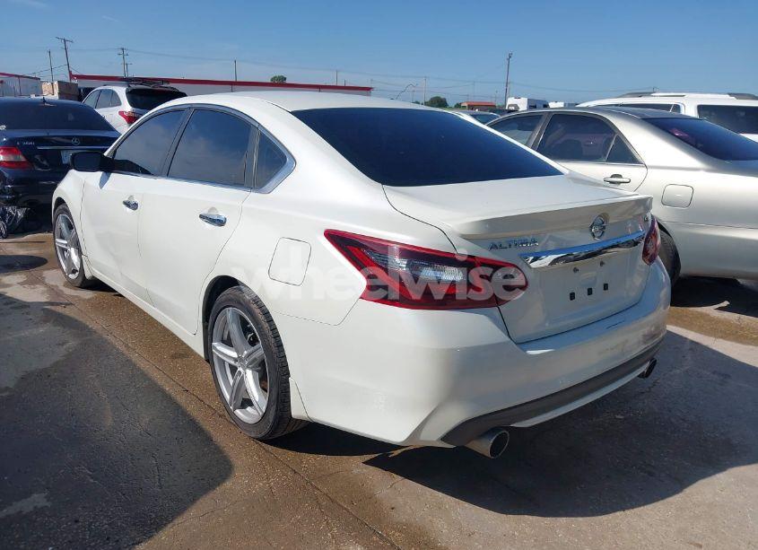 Photo 3 of 2017 Nissan Altima 2.5 SR (VIN 1N4AL3APXHN303459)