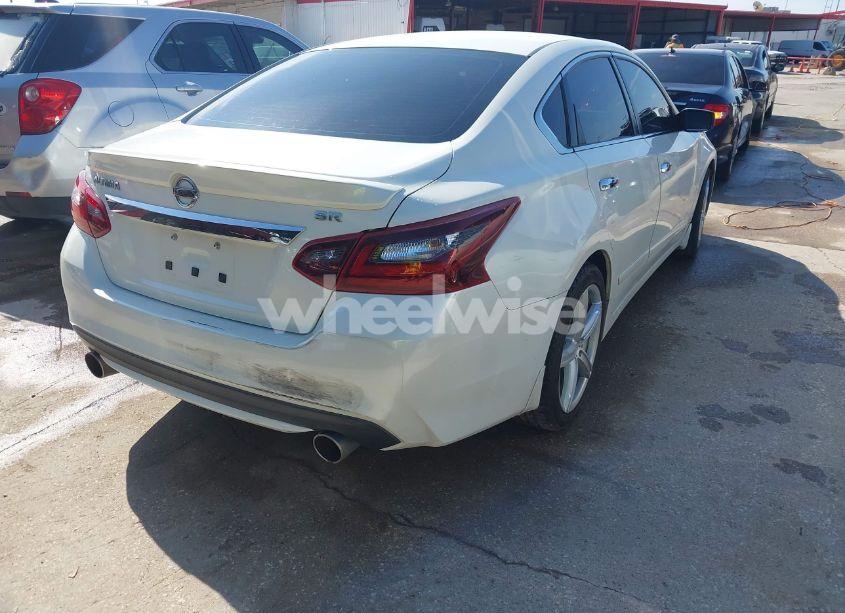 Photo 4 of 2017 Nissan Altima 2.5 SR (VIN 1N4AL3APXHN303459)