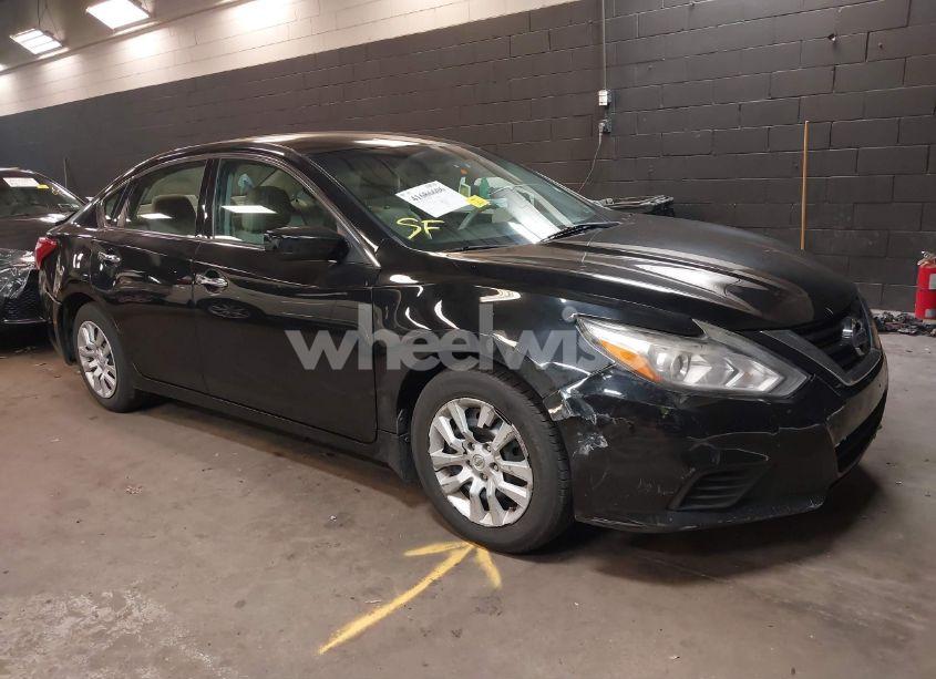 2017 Nissan Altima 2.5 S (VIN 1N4AL3APXHN324814) main photo